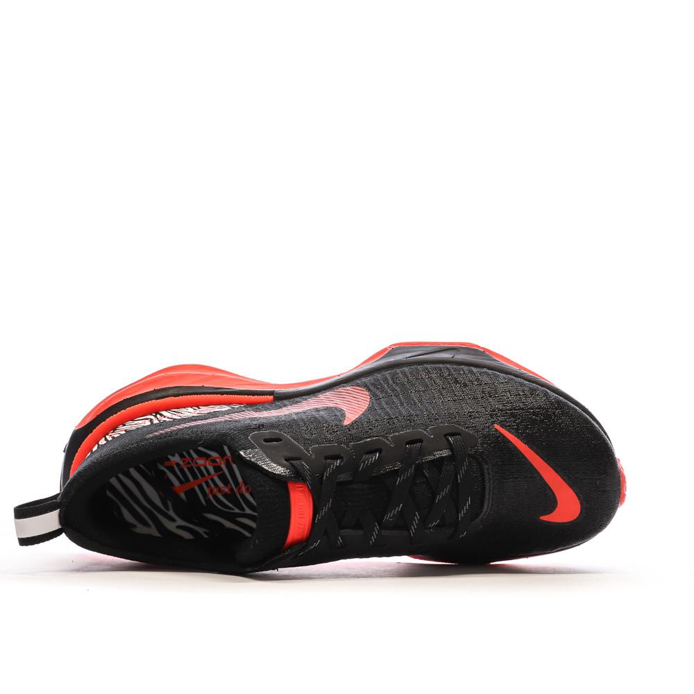 Chaussures de running Noir/Rouge Femme Nike Invincible vue 4