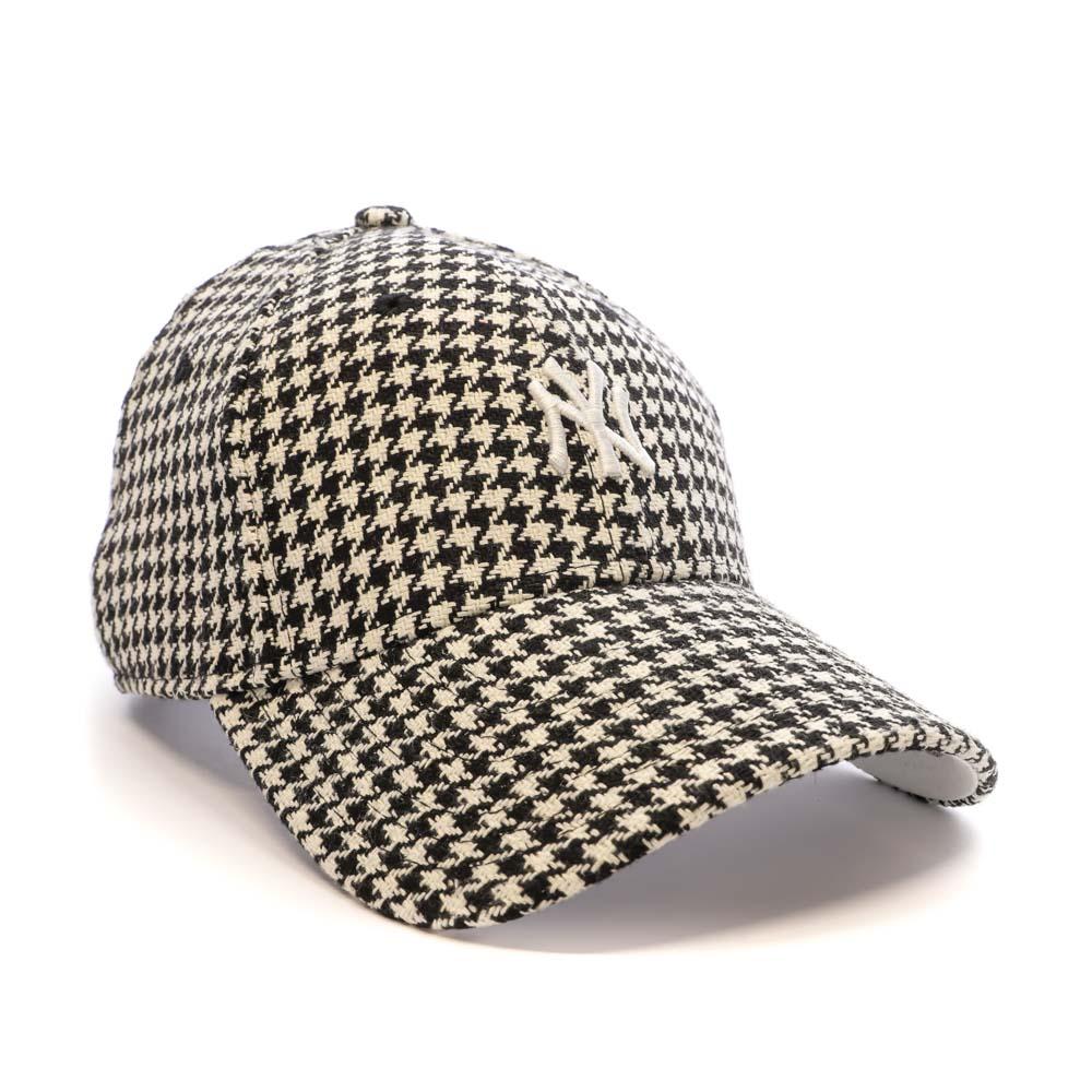 Casquette Noir/Blanc Femme New Era 9forty Neyyan vue 2