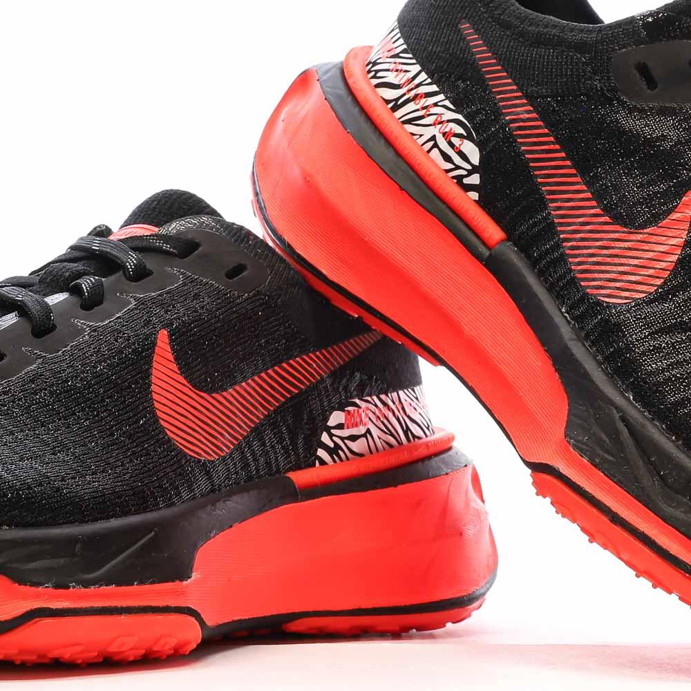 Chaussures de running Noir/Rouge Femme Nike Invincible vue 7