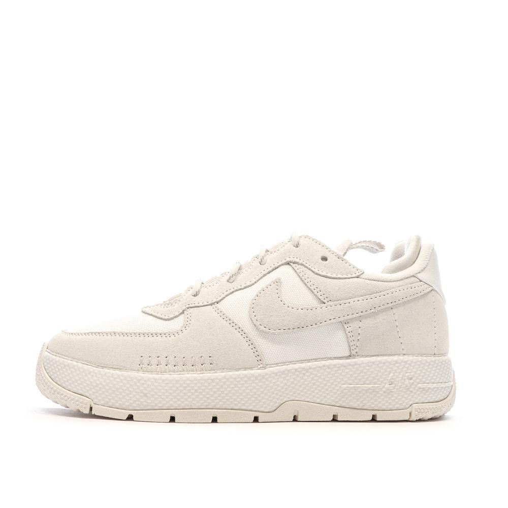Baskets Beiges/Blanches Femme Nike Air Force 1 Wild pas cher