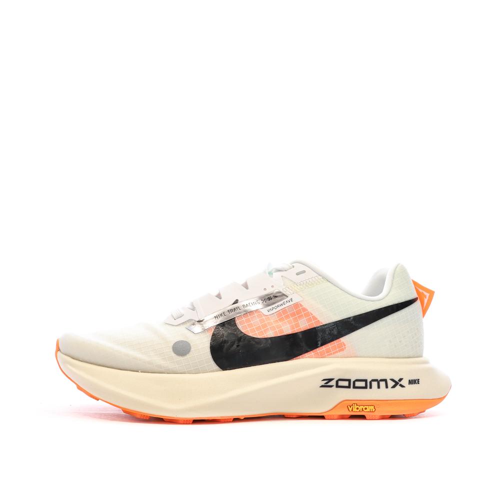 Chaussures de trail Blanches/Noires/Oranges Femme Nike Zoomx Ultrafly pas cher